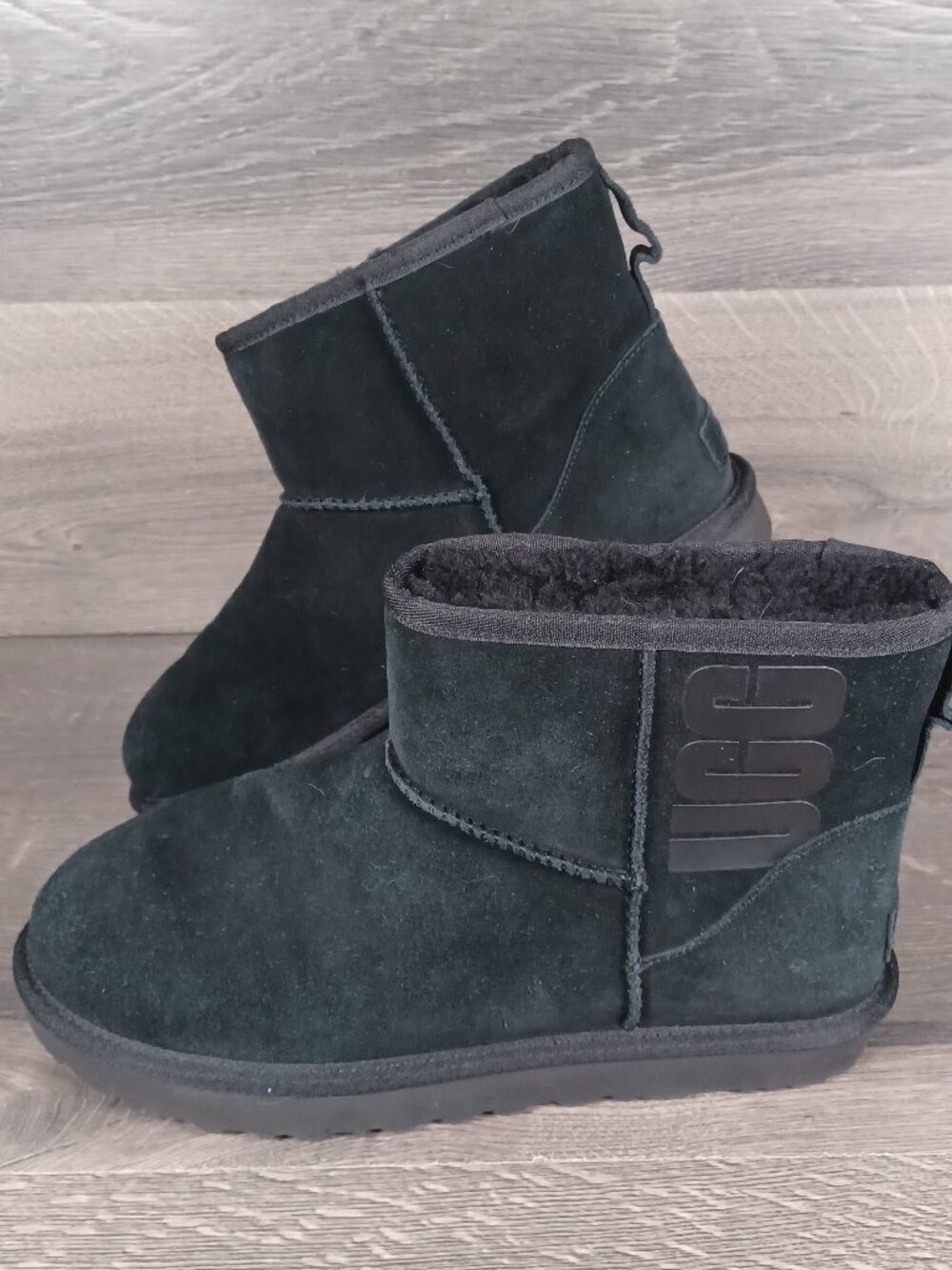 UGG Classic Mini Side Logo Women’s Boots Size 11 Black Suede Shearling 1108231